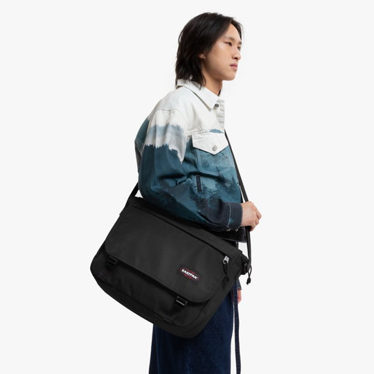 Eastpak Delegate+ Messenger-Umhängetasche 